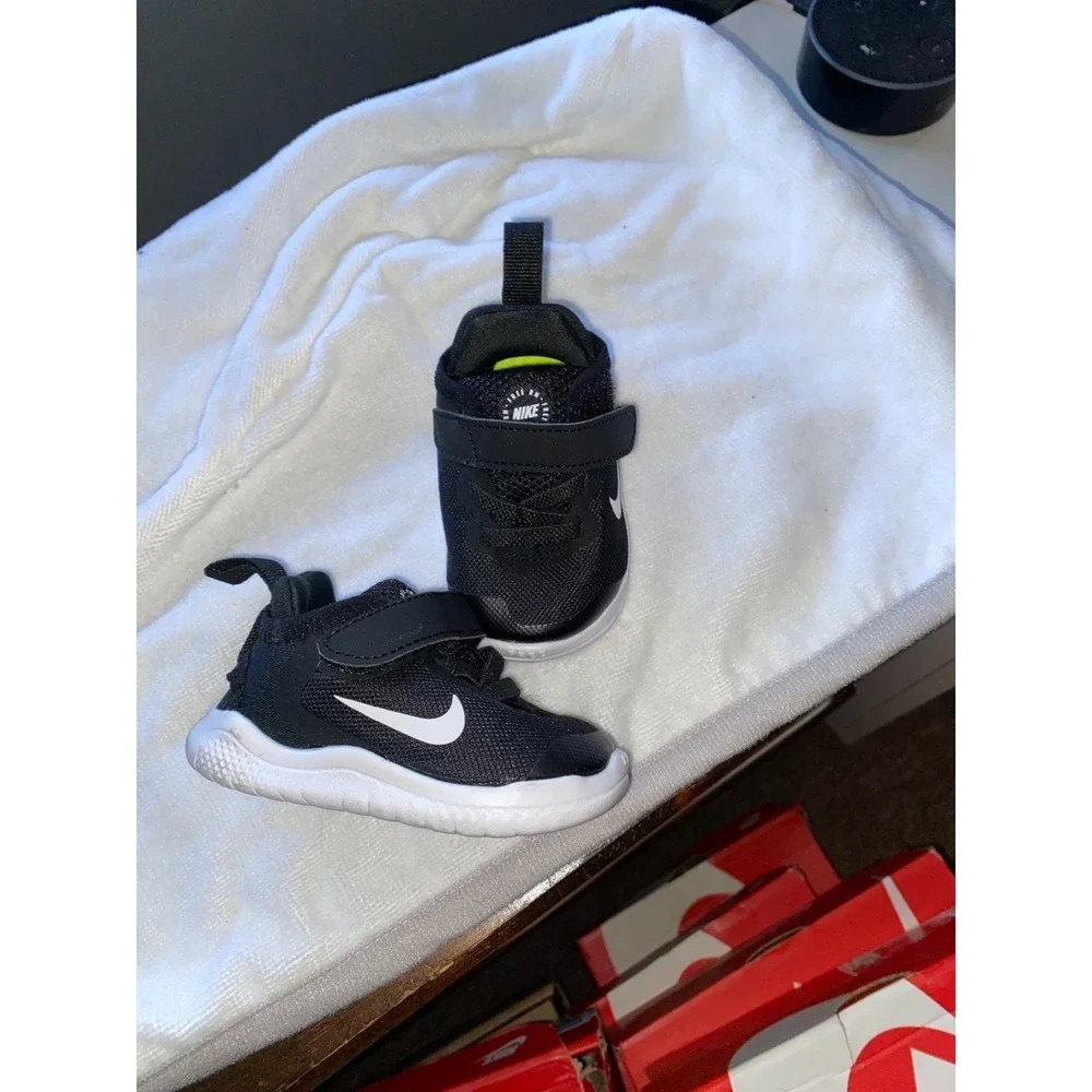 Baby Sneakers‎ by Nike Black White Size 3 New With Tags